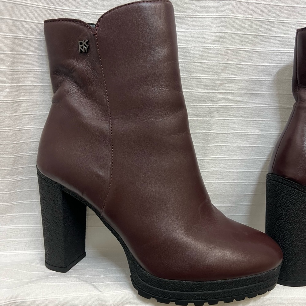 DNKY Tessi boot, zip up, red leather, size 8, chunk heel